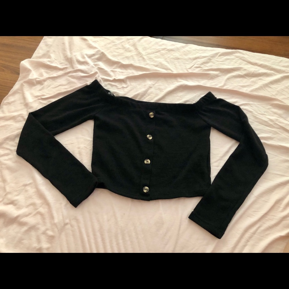 Black long sleeve crop top